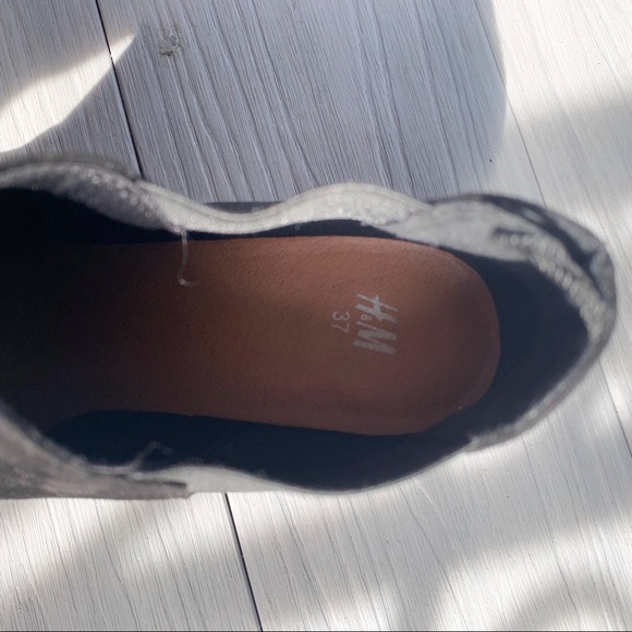 H&M Black Faux Suede Basic Booties - Picture 4 of 6